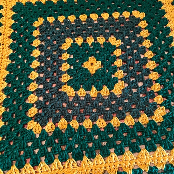 Queen Green & YellowCrochet Blanket - Picture 2 of 3